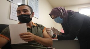 280 bin doz aşı yapılan Elazığ'da 25 yaş üstü vatandaşlar aşı olmaya başladı