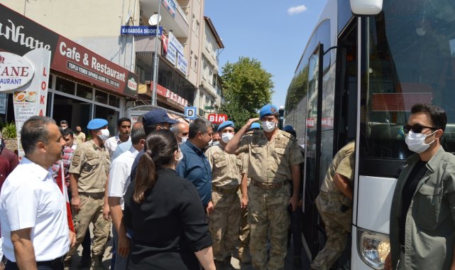 Afrin'den dönen komandolara Besni'de sevgi seli