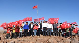 Bağlar belediyesi hizmetlerinden memnun olan bölge halkı AK Parti'ye katıldı