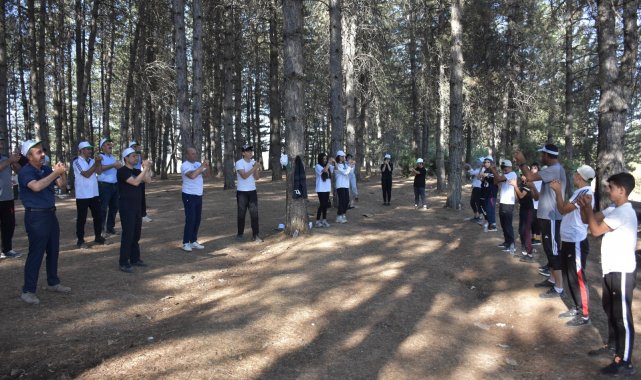Bingöl'de doğa yürüşü ve çevre temizliği etkinliği yapıldı