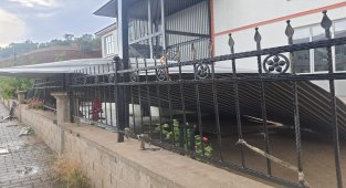 Bingöl'de fırtına atölyenin çatısını uçurdu