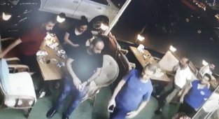 Bingöl'deki deprem güvenlik kameralarına yansıdı