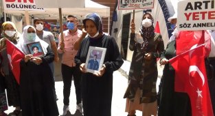 Çocuğunu terörün elinden kurtarmak isteyen bir anne daha HDP önündeki evlat nöbetine katıldı