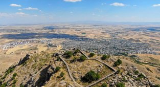 Diyarbakır Büyükşehir Belediyesi Makam Dağı'nın yollarını yeniliyor