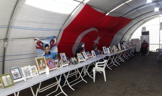 Diyarbakır'da evlat nöbetinde olan ailelerin bekleyişi sürüyor