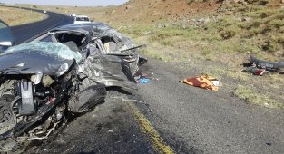 Diyarbakır'da tuğla yüklü kamyon ile otomobil çarpıştı: 2 ölü, 2'si ağır 3 yaralı