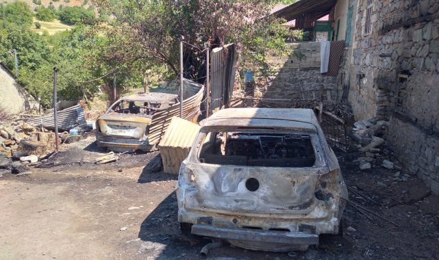 Elazığ'da 2 araç küle döndü, 1 ev kullanılamaz hale geldi