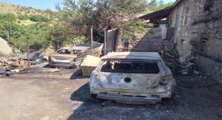 Elazığ'da 2 araç küle döndü, 1 ev kullanılamaz hale geldi