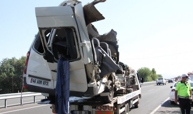Elazığ'da 3 kişinin öldüğü kazada, sürücünün gözüne güneş gelmiş