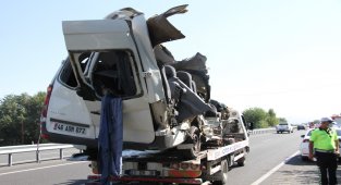 Elazığ'da 3 kişinin öldüğü kazada, sürücünün gözüne güneş gelmiş