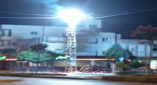 Elektrik trafosu bomba gibi patladı