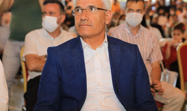 Güder, öğrencilerin heyecanına ortak oldu