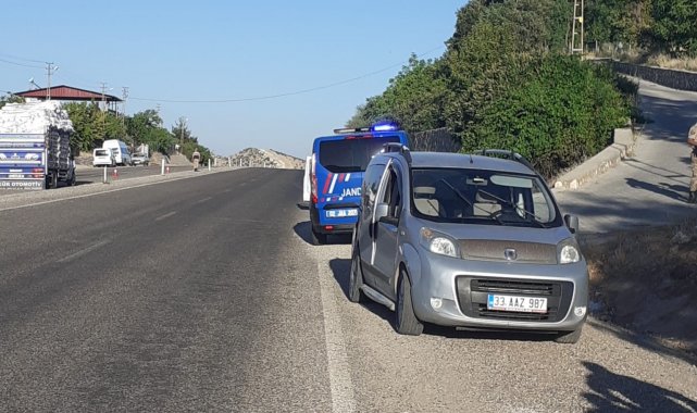 Hafif ticari araç ile kamyonet çarpıştı: 3 yaralı