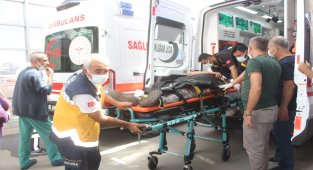 İki otomobil kafa kafaya çarpıştı: 3 yaralı