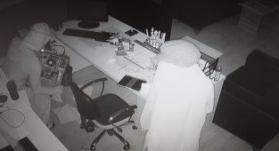 Kadın kılığına giren hırsızların o anları kamerada