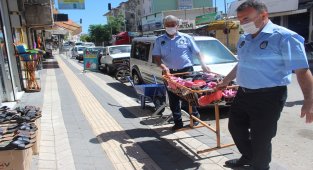 Kahta'da kaldırım işgali yapan esnaflar uyarılıyor