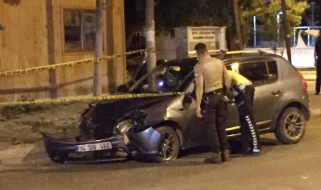 Kaldırıma çıkarak takla atan otomobilin sürücüsü yaralandı