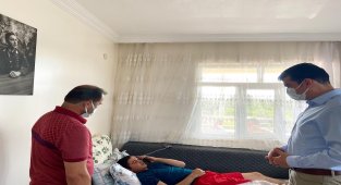 Kaymakam Köksal, yaralı askeri evinde ziyaret etti