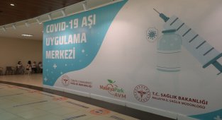Malatya'da AVM'de aşılama devam ediyor