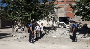 Metruk binaların yıkımı sürüyor