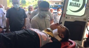 Minibüs takla attı: 2 yaralı