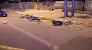 Motosiklet elektrik direğine çarparak parçalandı: 1 ölü