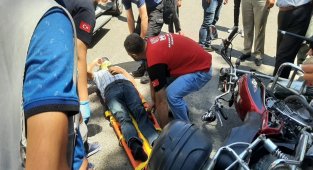 Motosiklet ile kamyonet çarpıştı: 1 yaralı
