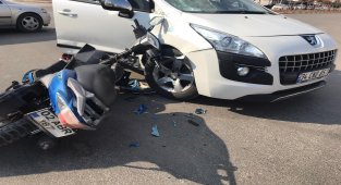 Motosiklet ile otomobil çarpıştı: 1 yaralı