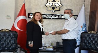 Rektör Karabulut'un kurban vekaleti Kızılay'a