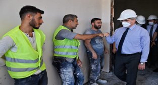 Vali Karaloğlu, hayırseverlerin yaptırdığı okullarda incelemelerde bulundu