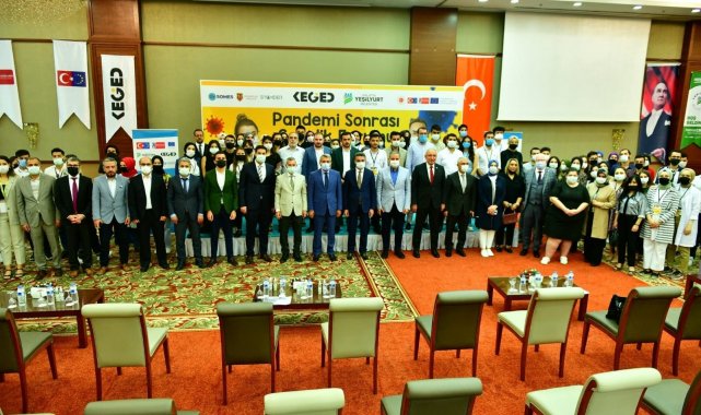 Yeşilyurt Belediyesi, 81 kentten 90 öğrenciyi Pandemi sonrası gençlik formunda ağırlıyor