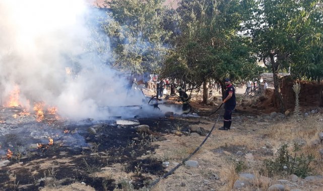 Bingöl'de korkutan yangın evlere sıçramadan söndürüldü