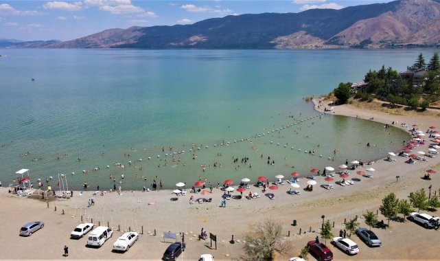 Doğu'nun gizli denizi "Hazar Gölü" tatilcilerin akınına uğradı