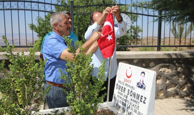 Elazığ'da 15 Temmuz öncesi şehit mezarlıkları temizlendi