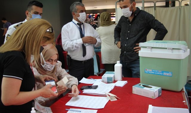 Elazığ'da aşı stantları oluşturuldu
