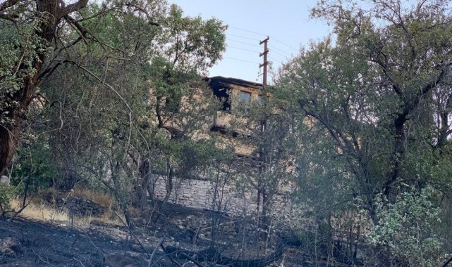 Elazığ'da çıkan yangında bir ev ve bahçeler zarar gördü