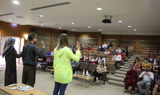 Elazığ'da sağlık çalışanlarına yönelik 'Hayatlarımız Sallanmasın' adlı tiyatro etkinliği düzenlendi