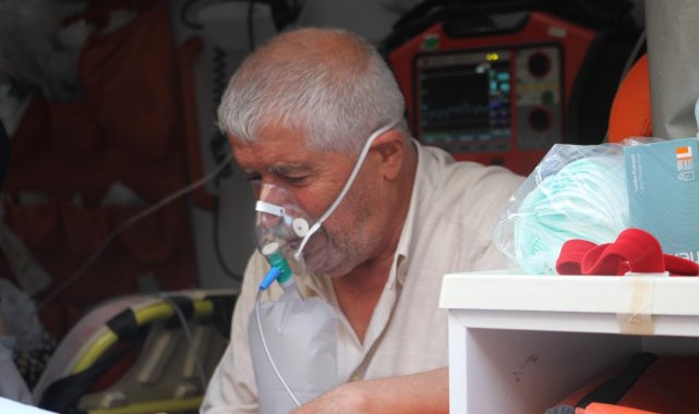 Elazığ'da yangın, 2 kişi dumandan etkilendi