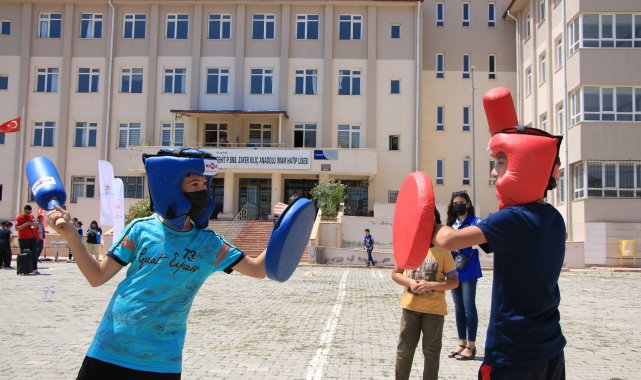 Elazığlı öğrenciler "Telafide Ben de Varım" programında doyasıya eğlendi