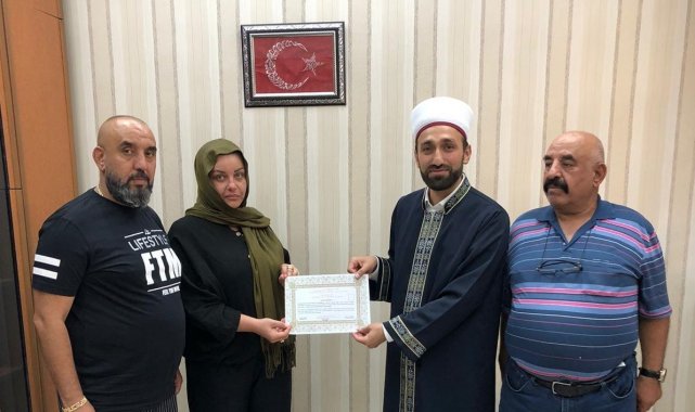 İslamiyet'ten etkilen Bulgaristanlı kadın, Müslüman oldu
