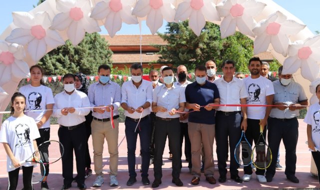 Tenis Kortu genç sporcuları bekliyor