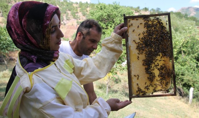 2 çocuk annesi 'Ben yaparım dedi' ve yaptı, devletten aldığı destek ile arıcı oldu