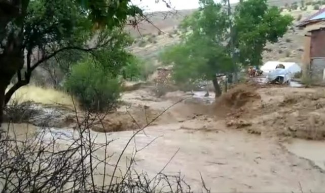 Elazığ'da sel nedeniyle heyelan meydana geldi, yollarda çökmeler oluştu