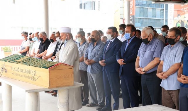 Elazığ'da trafik kazasında hayatını kaybeden 6 yaşındaki Berat, son yolculuğuna uğurlandı