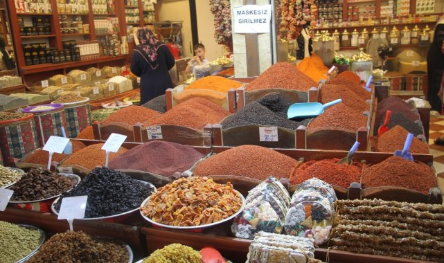 Gurbetçiler akın etti, Elazığ'da Kapalı Çarşı esnafının yüzü güldü