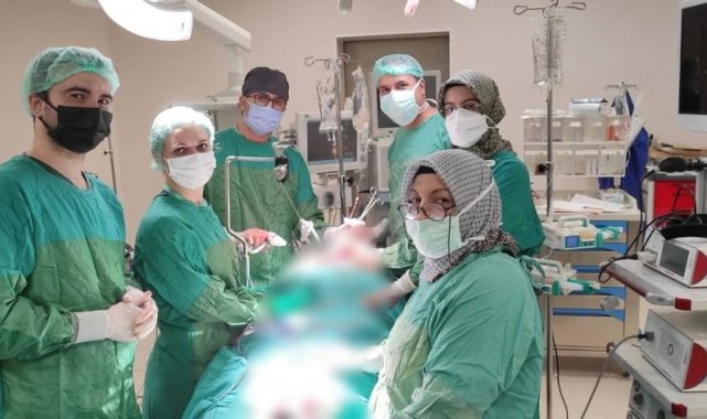 Kitle nedeni ile nefes darlığı ve yutma güçlüğü çeken hasta Fethi Sekin Şehir Hastanesi'nde sağlığına kavuştu