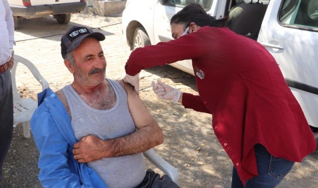 Kovancılar 'da aşı seferberliği, ekipler kapı kapı dolaşıp vatandaşları aşılıyor