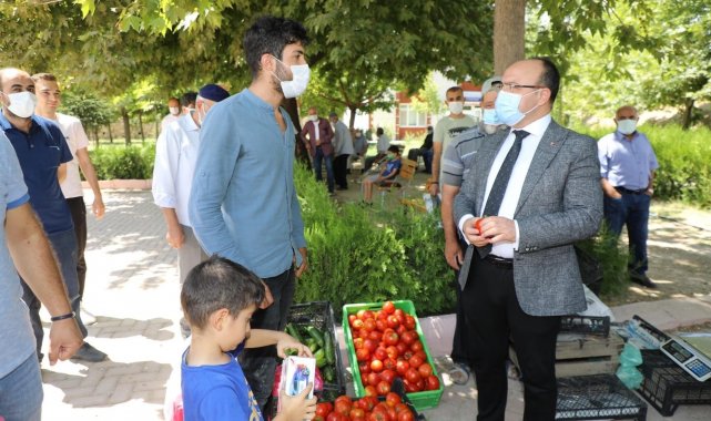 Vali Yırık'tan vatandaşlara anlamlı jest: Tezgahtaki ürünleri alıp halka ikram etti