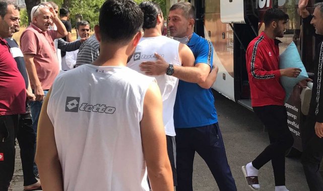 Elazığspor, 18 futbolcuyla Hatay'a gitti