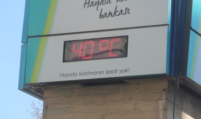 Termometrelerin 40 dereceyi gösterdiği Elazığ'da vatandaşlar gölgeliklere koştu